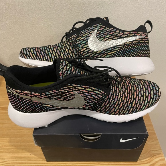 Nike - Roshe Run - Size 10 - Picture 5 of 5